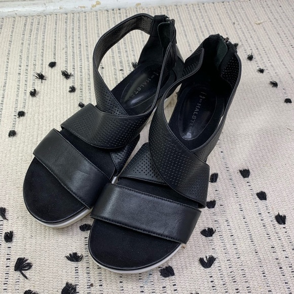 H by Halston Peyton Black Leather Sandal - Picture 2 of 9